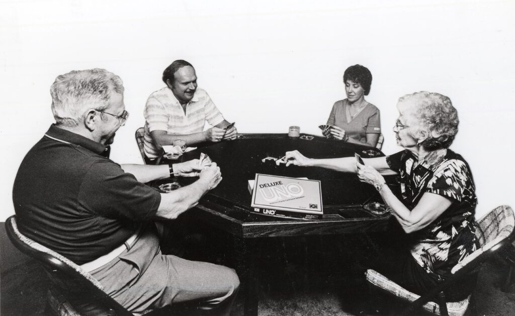 Como Jogar Uno - Jogadores em 1971, na barbearia de Merle Robbins