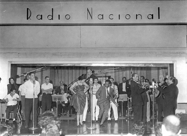 Indústria Cultural no Brasil - Rádio
